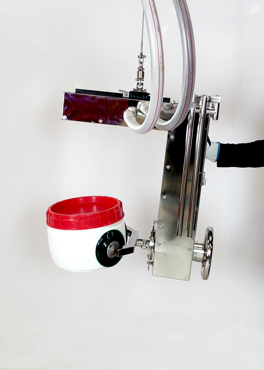 Gripper for drums from the side